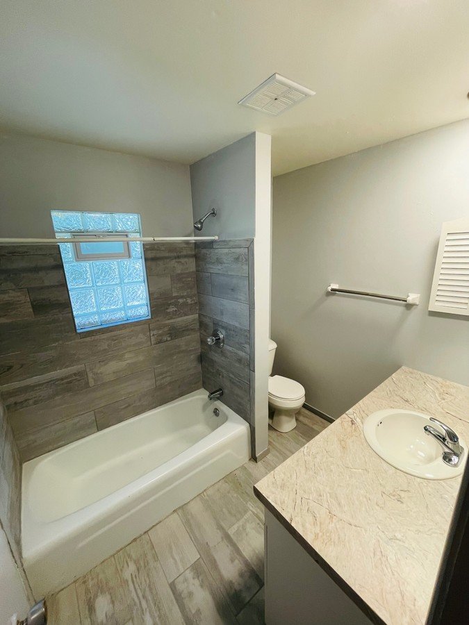 Juniper Court Apartments 3700 W Juniper Ct Milwaukee, WI