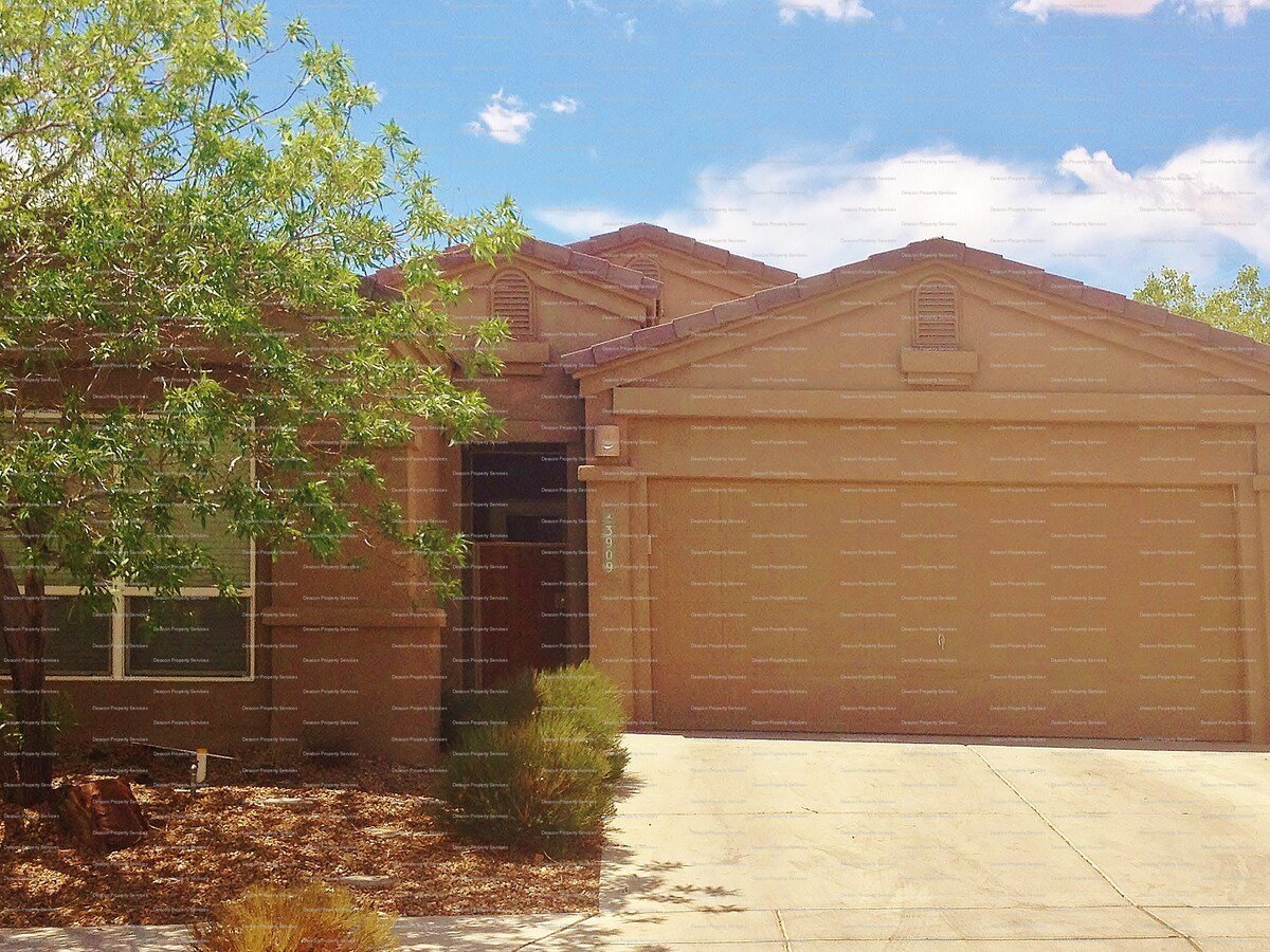 Oxbow Park 3 Bedroom A Stone's Throw From St... Apartments Albuquerque, NM