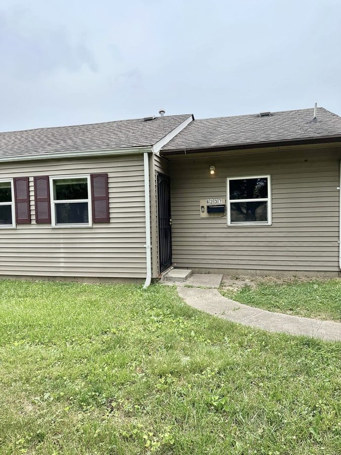 *selfshow Property* 6237 Commodore Dr... Apartments Indianapolis, IN