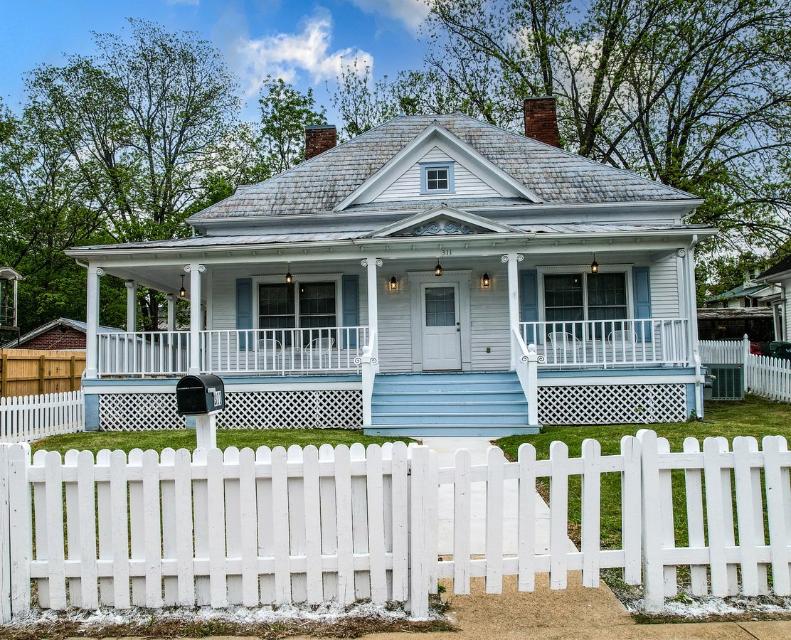 Beautifully Updated House Apartments Greeneville, TN