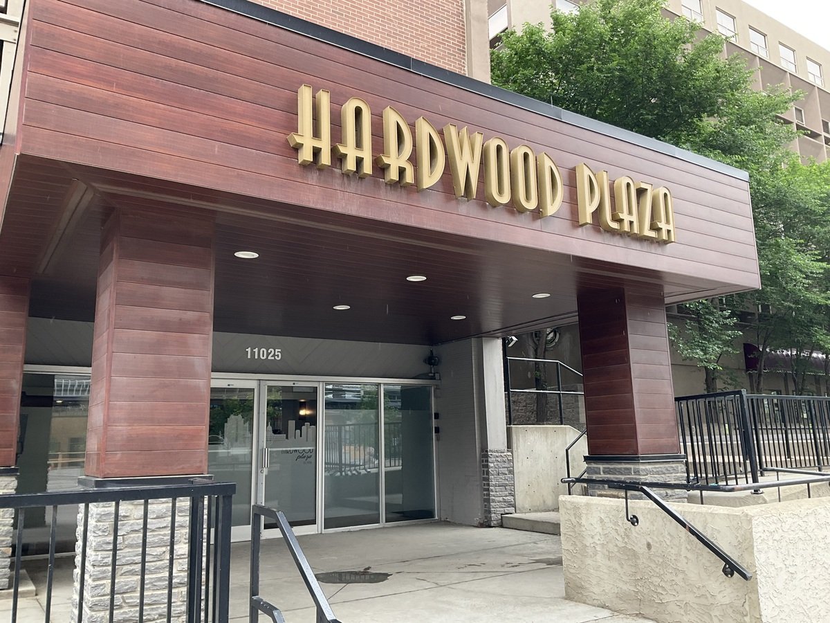 70711025 Jasper Ave Edmonton, AB House for Rent Rentable