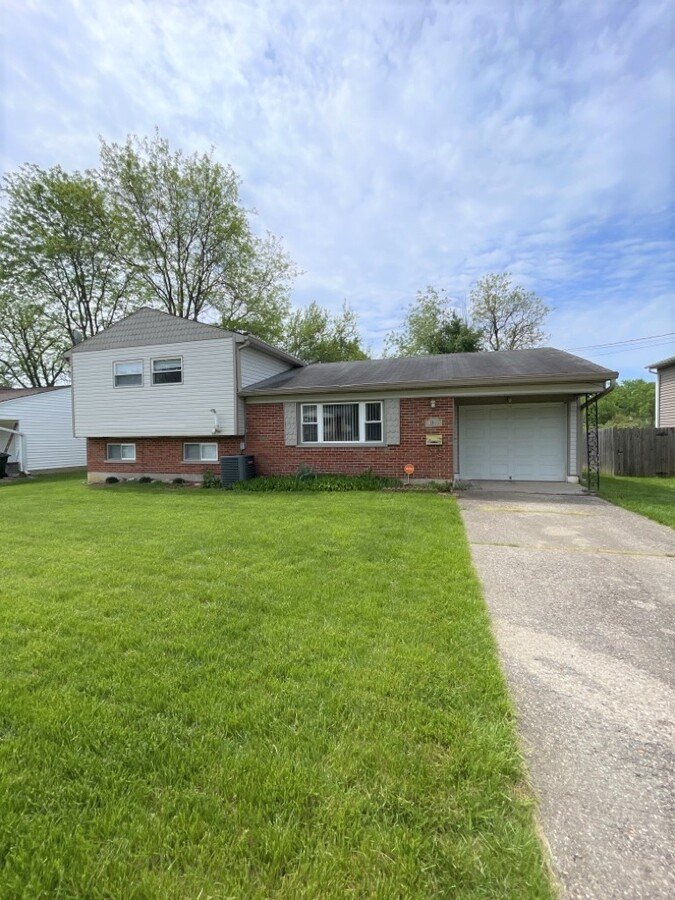 *3 Br, 25 Ba Trilevel House In Sringfield Twp* Apartments Cincinnati, OH