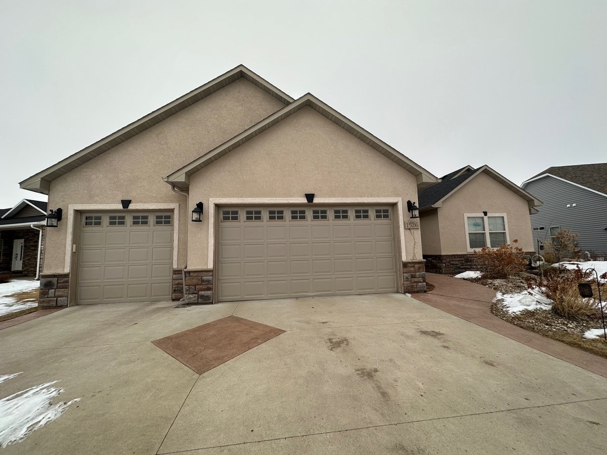 Wow! 4Br With 3car Garage And Fence! Apartments Williston, ND