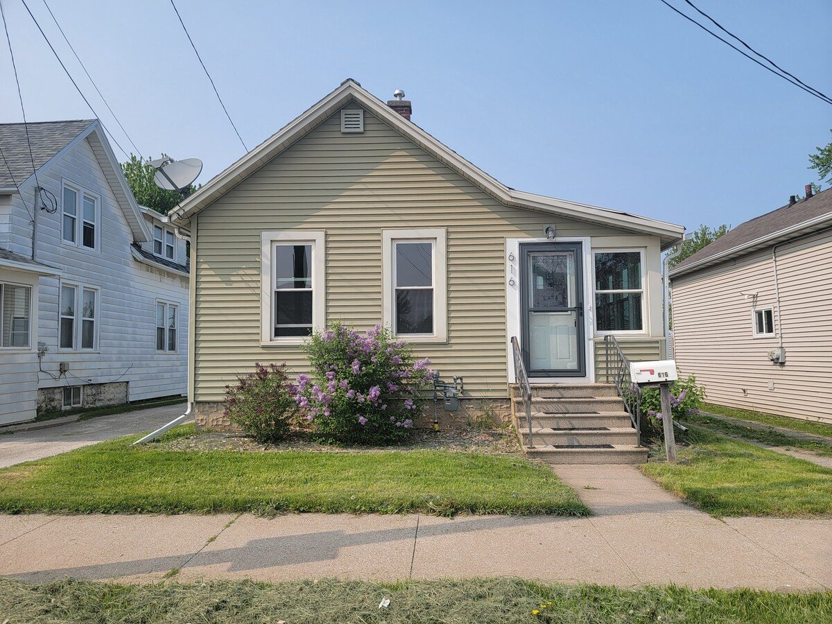 616 W 10Th Ave Oshkosh, WI House for Rent Rentable