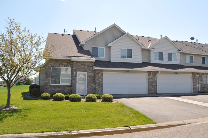 Large Three Bedroom End Unit Townhome In Lakeville Apartments Lakeville, MN