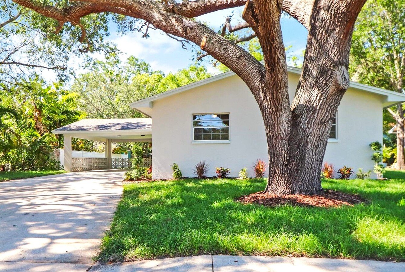 Gulfport Newly Remodeled 2/1 With Den! Apartments Gulfport, FL