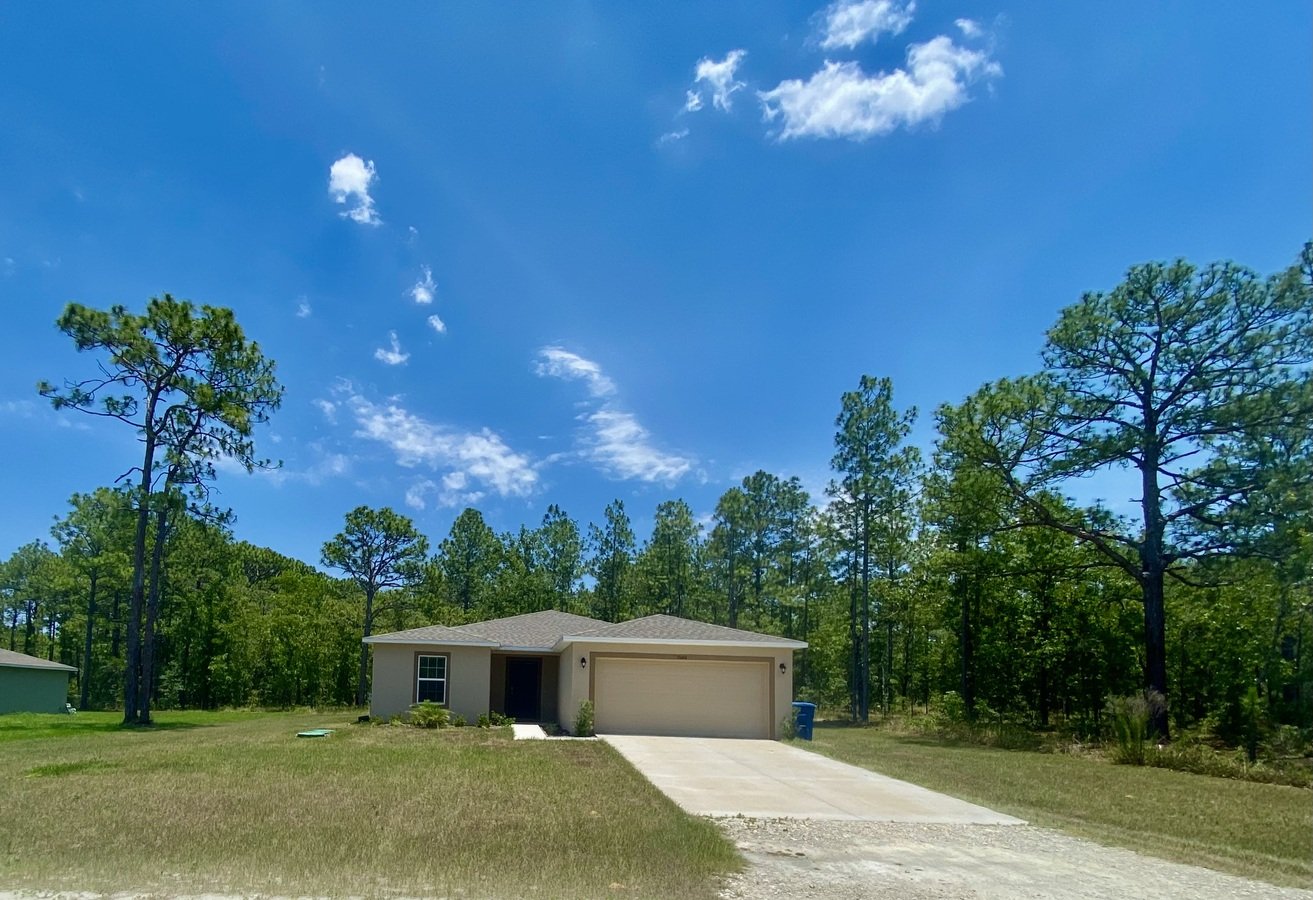 1/2 Acre 1st Time Rental 2023 Build Available... Apartments Weeki