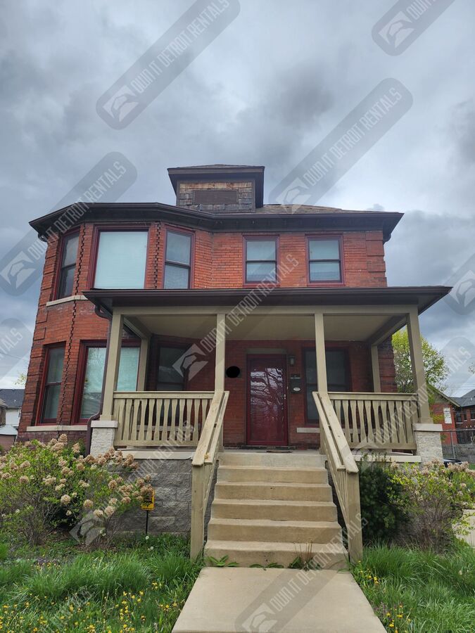 House Colonial Apartments 758 Blaine St Detroit, MI