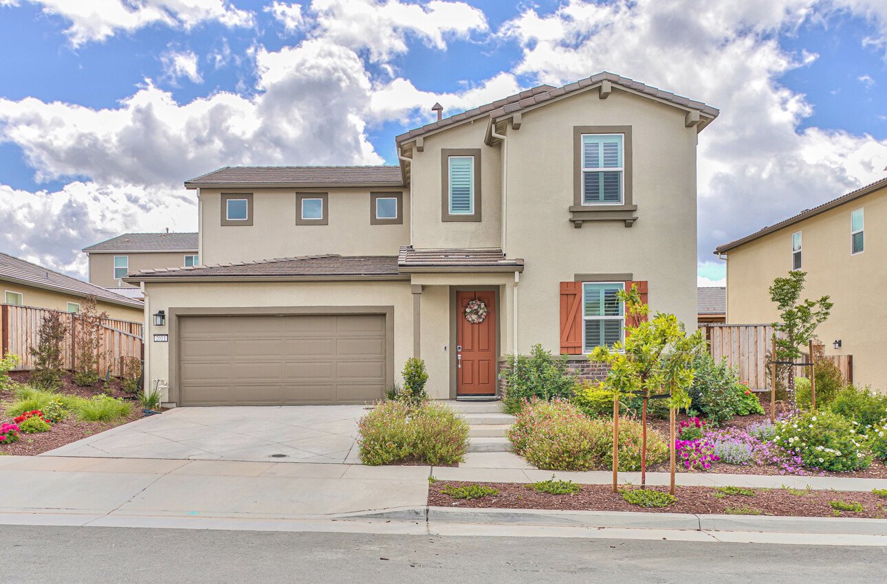Ready To Move In4 Bedrooms, 3 Bathrooms 379500 Apartments Hollister, CA