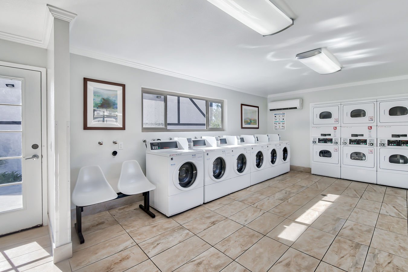 WINDSOR MANOR I Apartments 250 Knoll Road San Marcos, CA