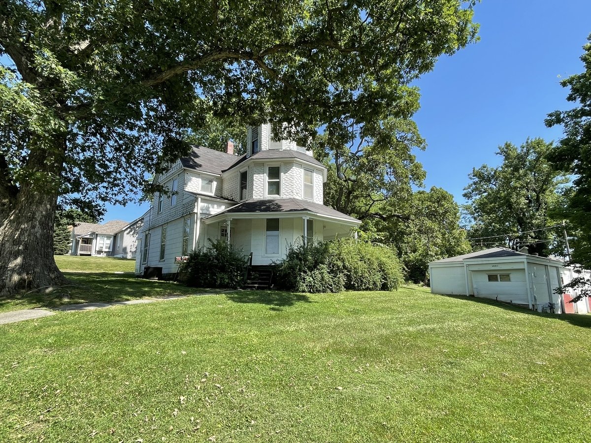 Remodeled 4 Bedroom House!! Apartments Warrensburg, MO