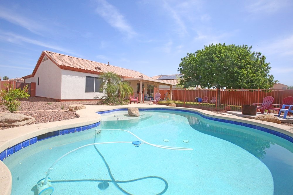 Swimming Pool! 3 Bed + 2 Bath + Stainless... Apartments Glendale, AZ