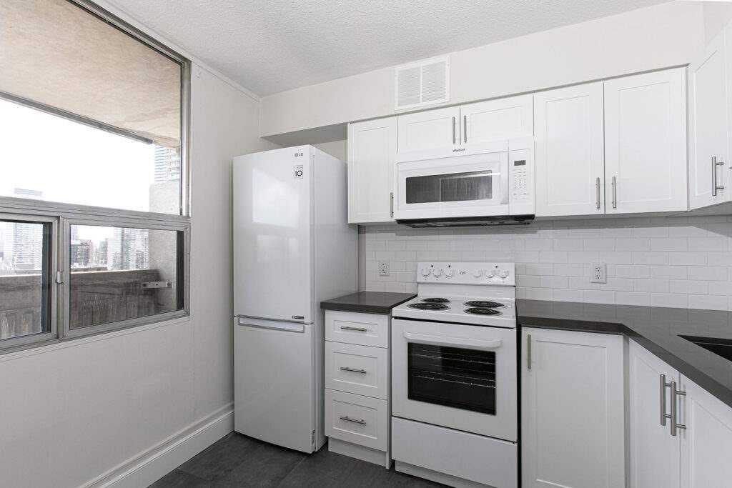 33 Isabella Apartments 33 Isabella Street Toronto, ON