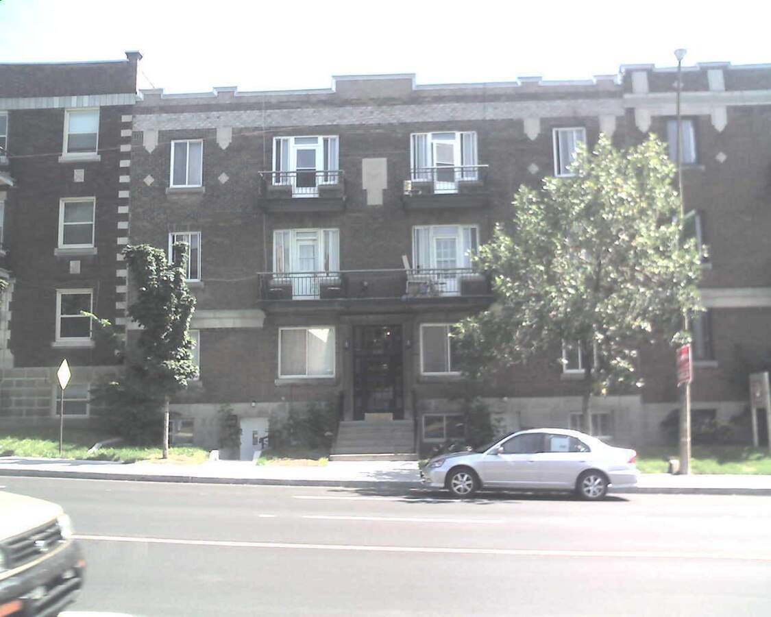 4710 Chemin Queen Mary Montreal, QC Apartment for Rent