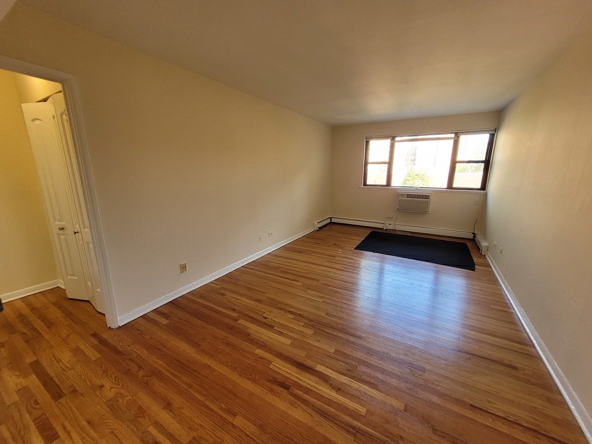 606 W Cornelia Avenue Chicago, IL Apartment for Rent