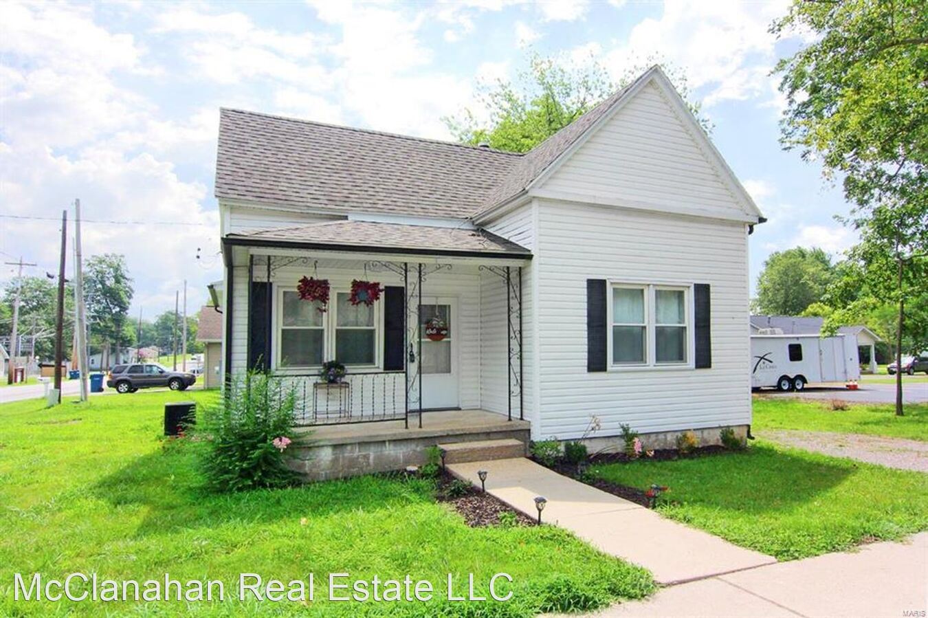12 S Chester St Benton, MO House for Rent Rentable