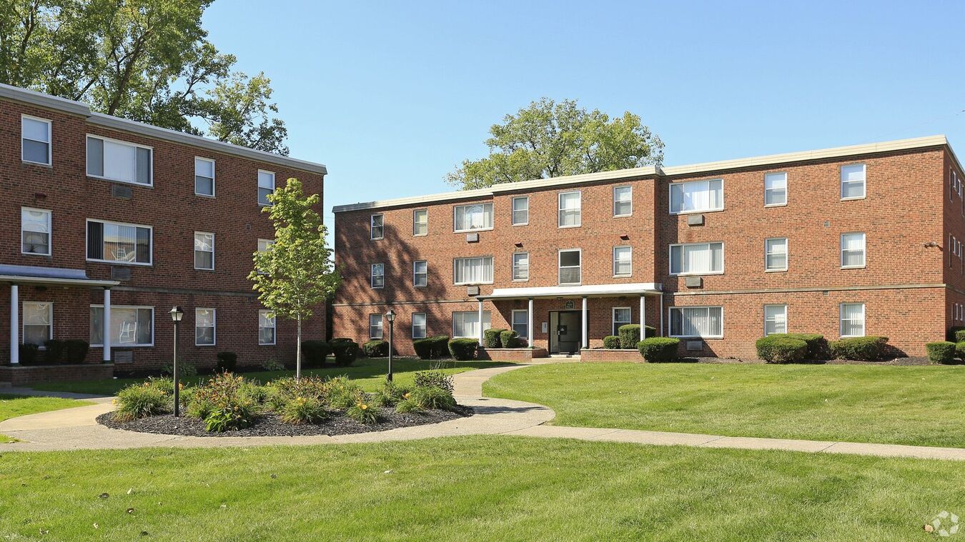 Ellacott Parkway Apartments Warrensville Heights, OH