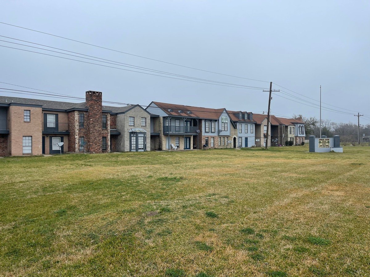 Amber Park Apartments 5305 Gulfway Dr Groves, TX Rentable