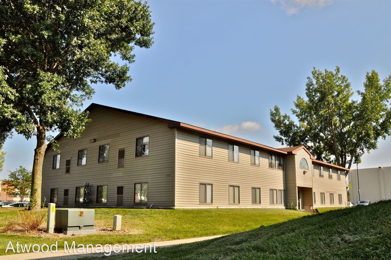 Maverick Heights Apartments 1510 Warren St Mankato, MN