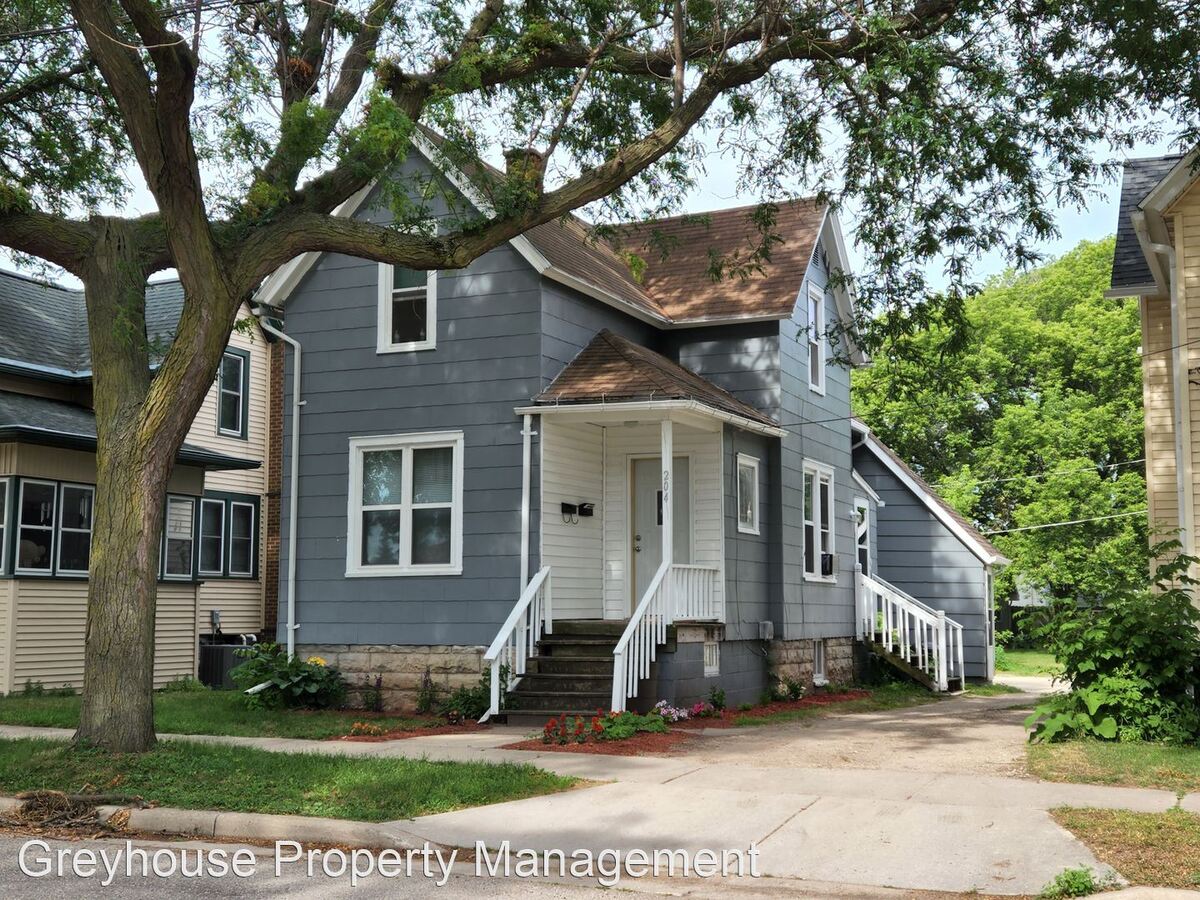 204 N Military Rd Fond Du Lac, WI Apartment for Rent