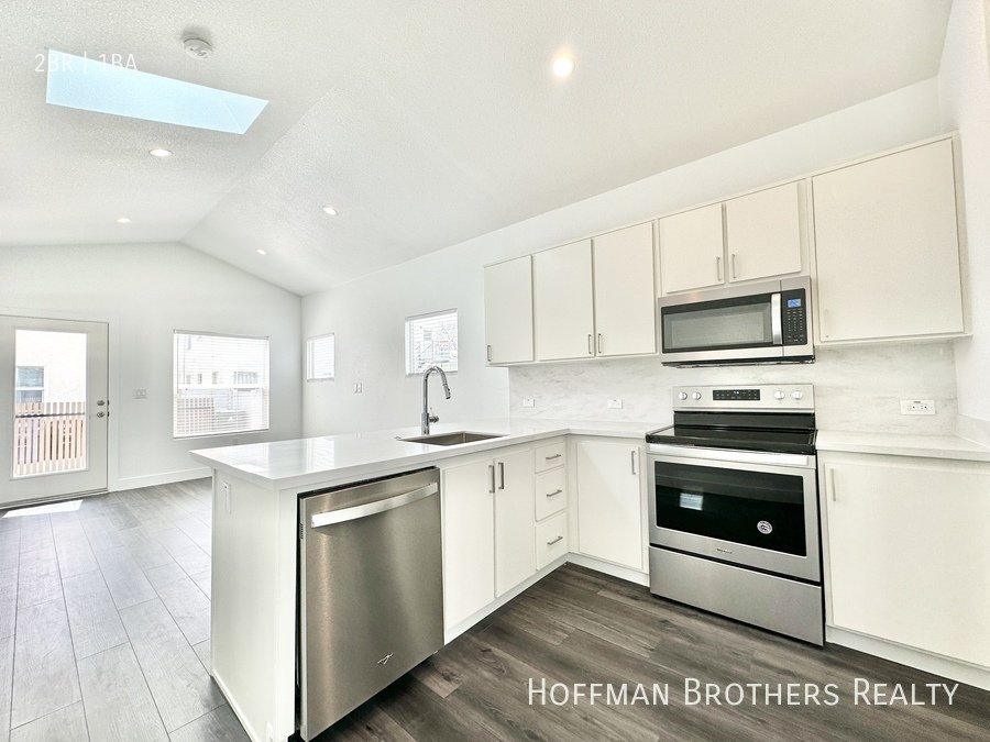 1431 1/2 Hauser Blvd Los Angeles, CA Apartment for Rent