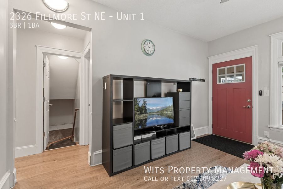 2326 Fillmore St Minneapolis, MN Apartment for Rent