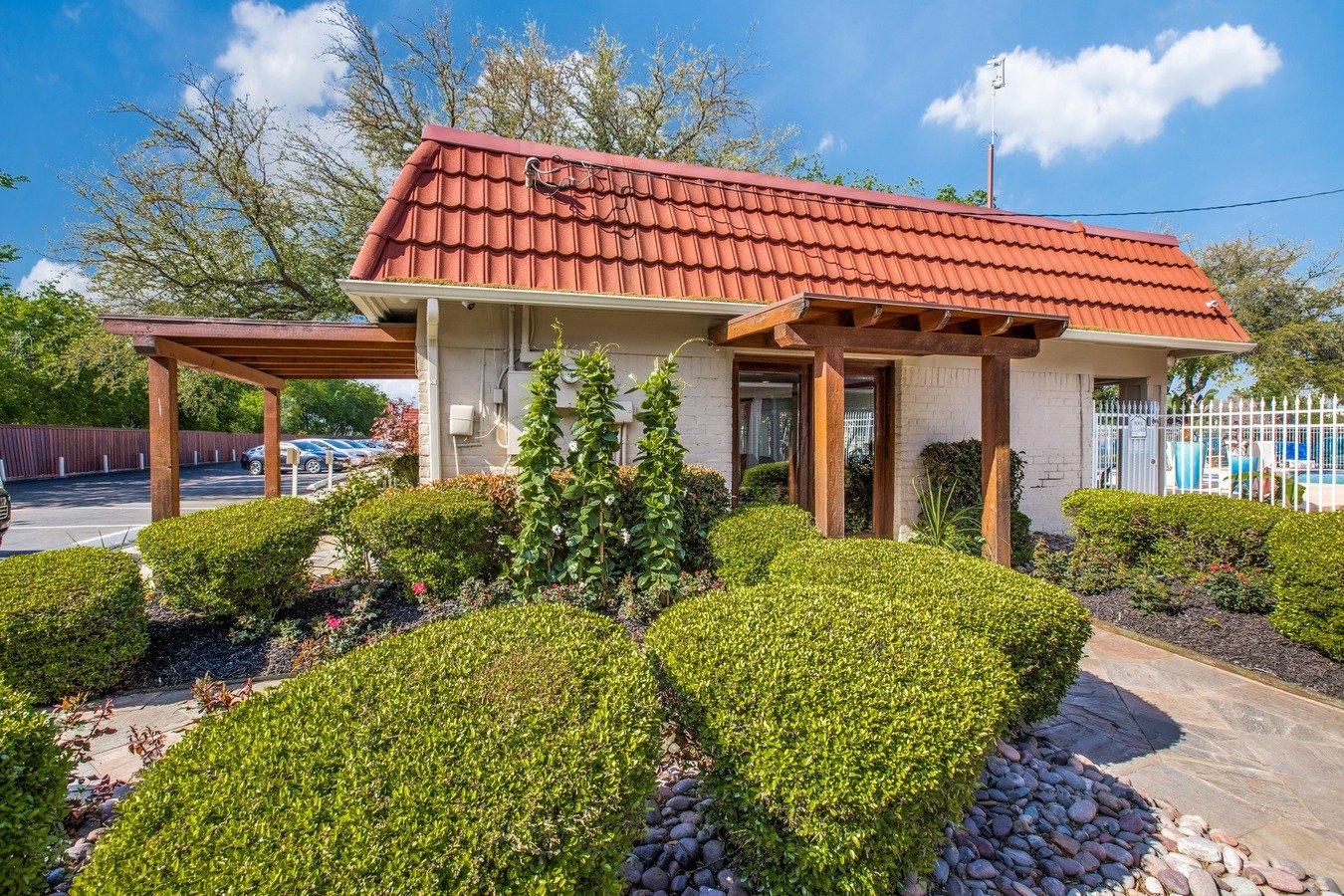 Tucasa Townhomes Apartments 1635 Tucasa Dr Irving, TX