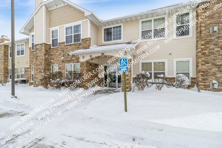 1307 SE University Ave Waukee, IA House for Rent Rentable