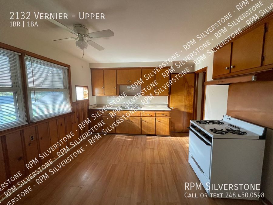 2132 Vernier Grosse Pointe Woods, MI Apartment for Rent