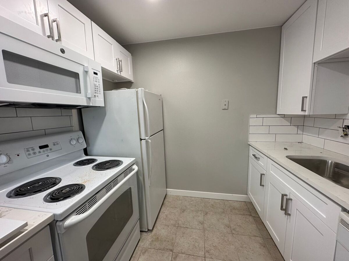 1075 Saulsbury St Lakewood, CO Apartment for Rent Rentable