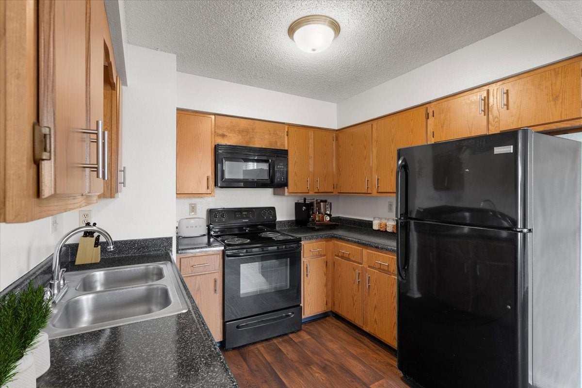 Deerfield Apartment Homes 561 North MurLen Olathe, KS