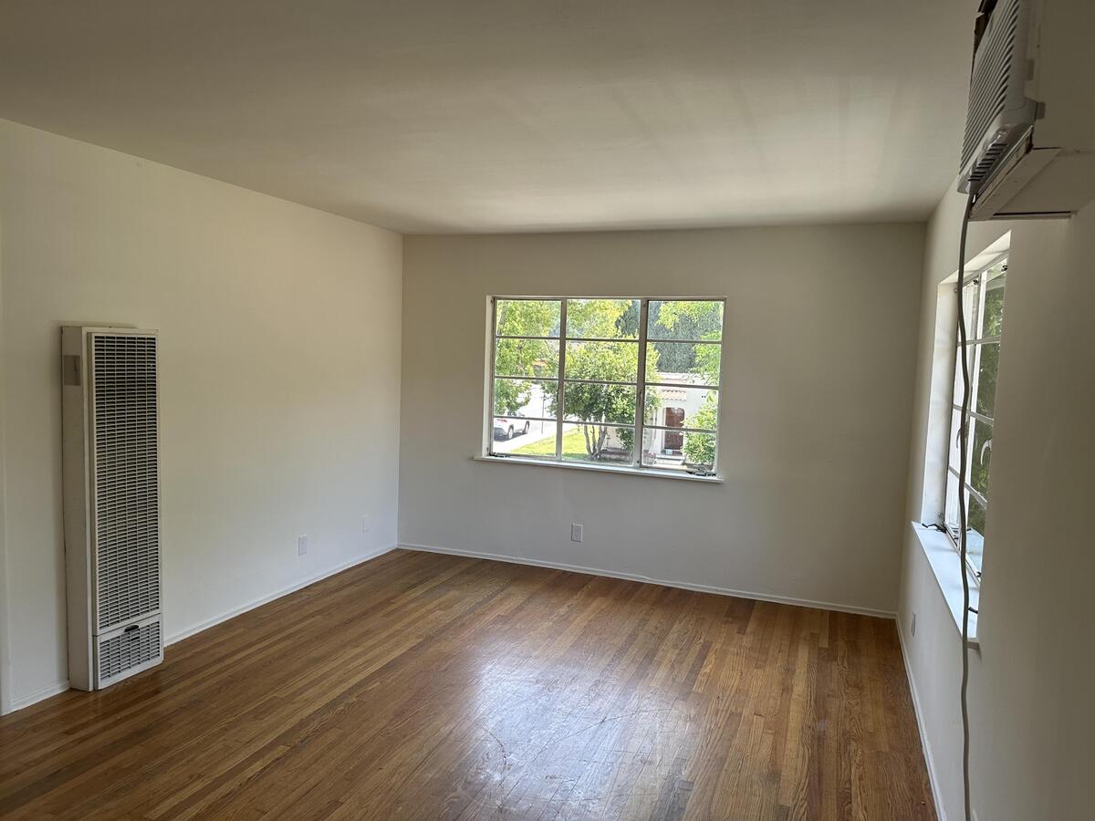 1843 1/2 Linda Rosa Ave Los Angeles, CA House for Rent