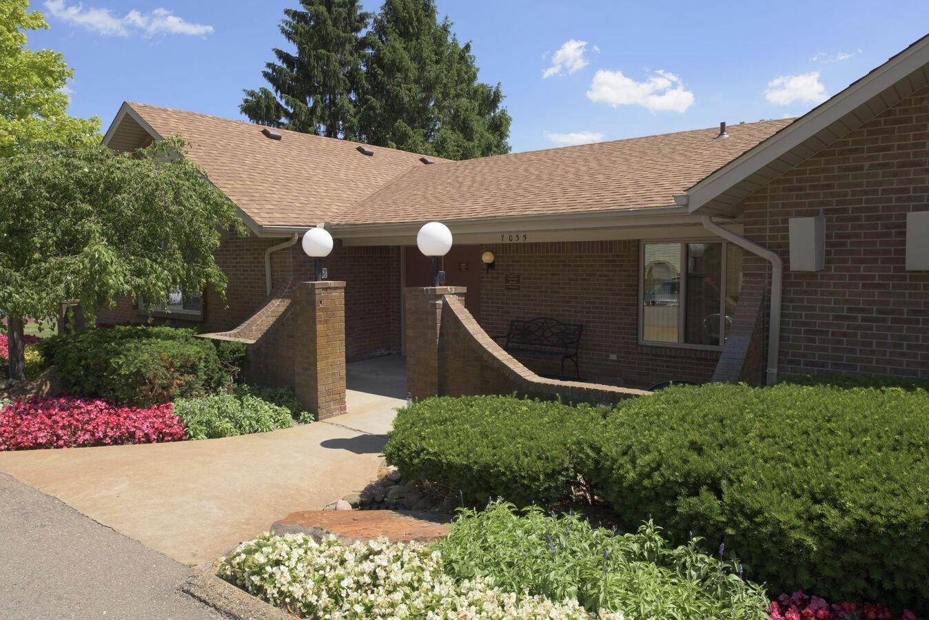 Round Hill Apartments 7035 Round Hill Dr Waterford, MI