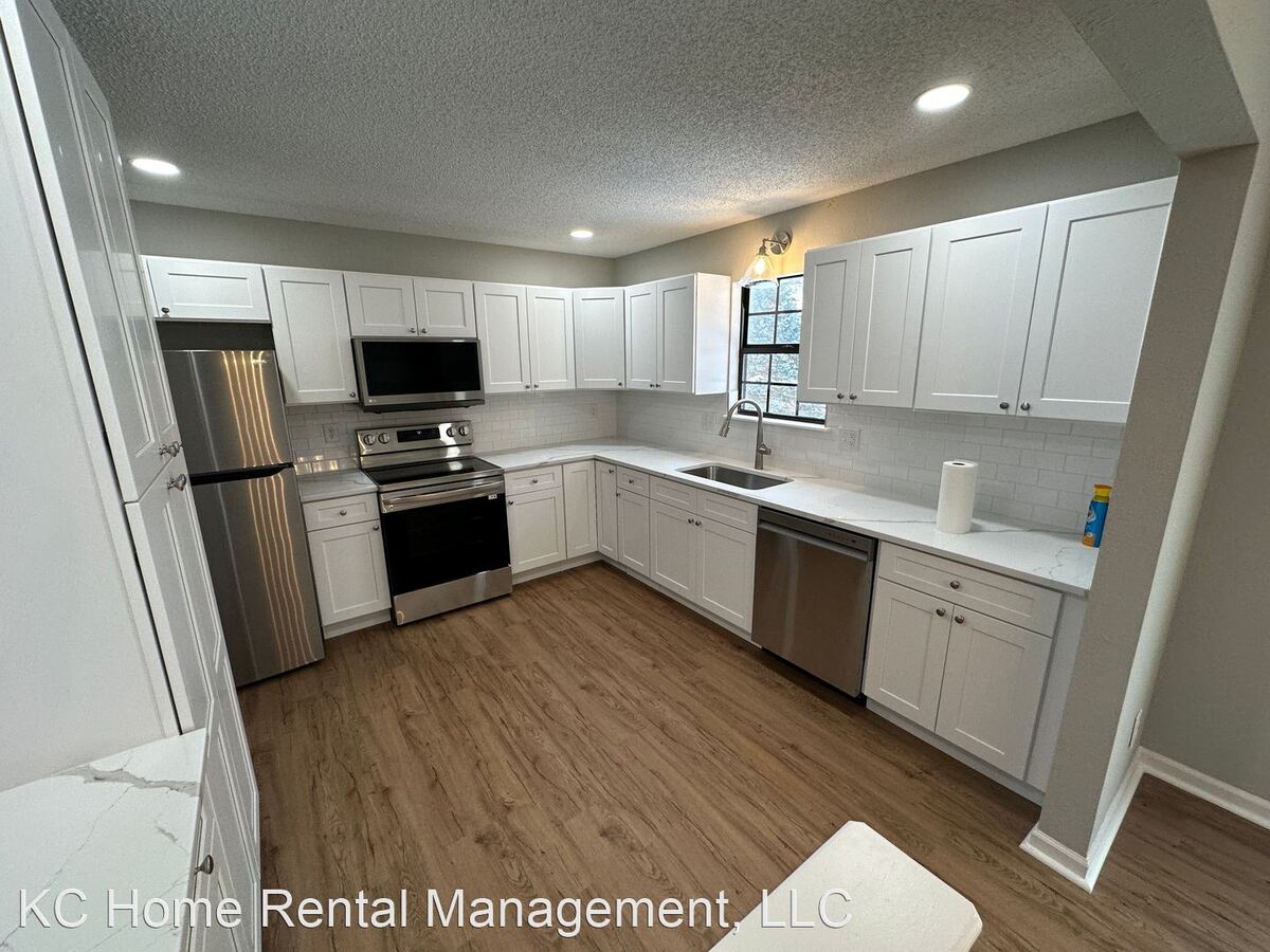 105 Charles St Liberty, MO House for Rent Rentable