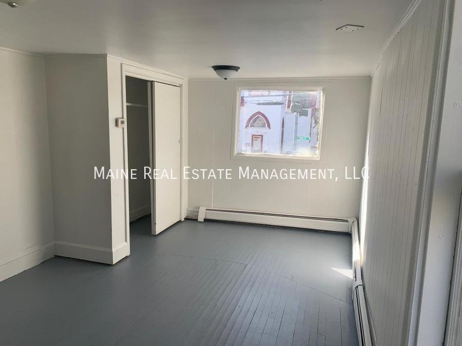 97 Center St Apt Bangor Bangor, ME Apartment for Rent