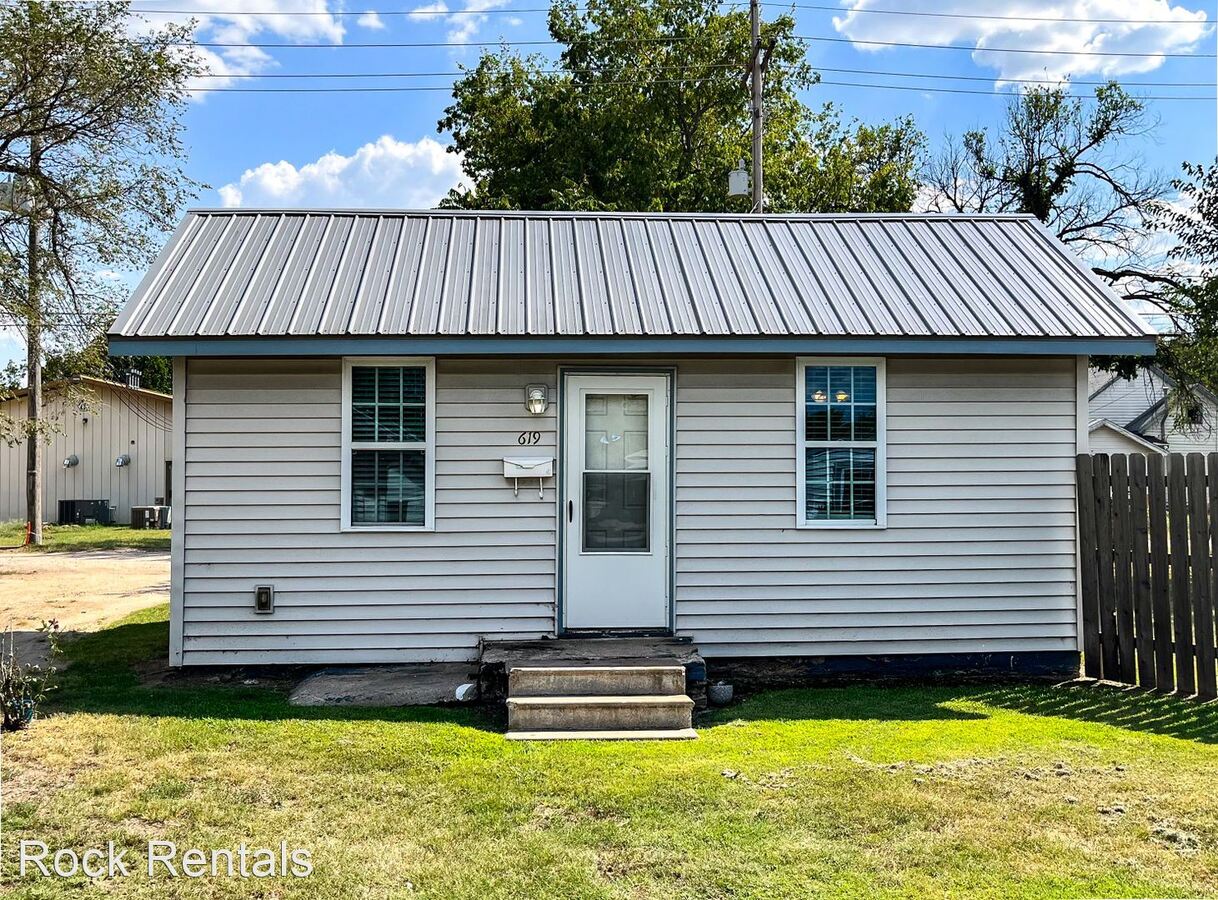 617 E 5th Ave Hutchinson, KS Apartment for Rent Rentable