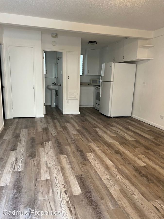 Two Bedroom, One Bath Great Location (ward Ave... Apartments Honolulu, HI