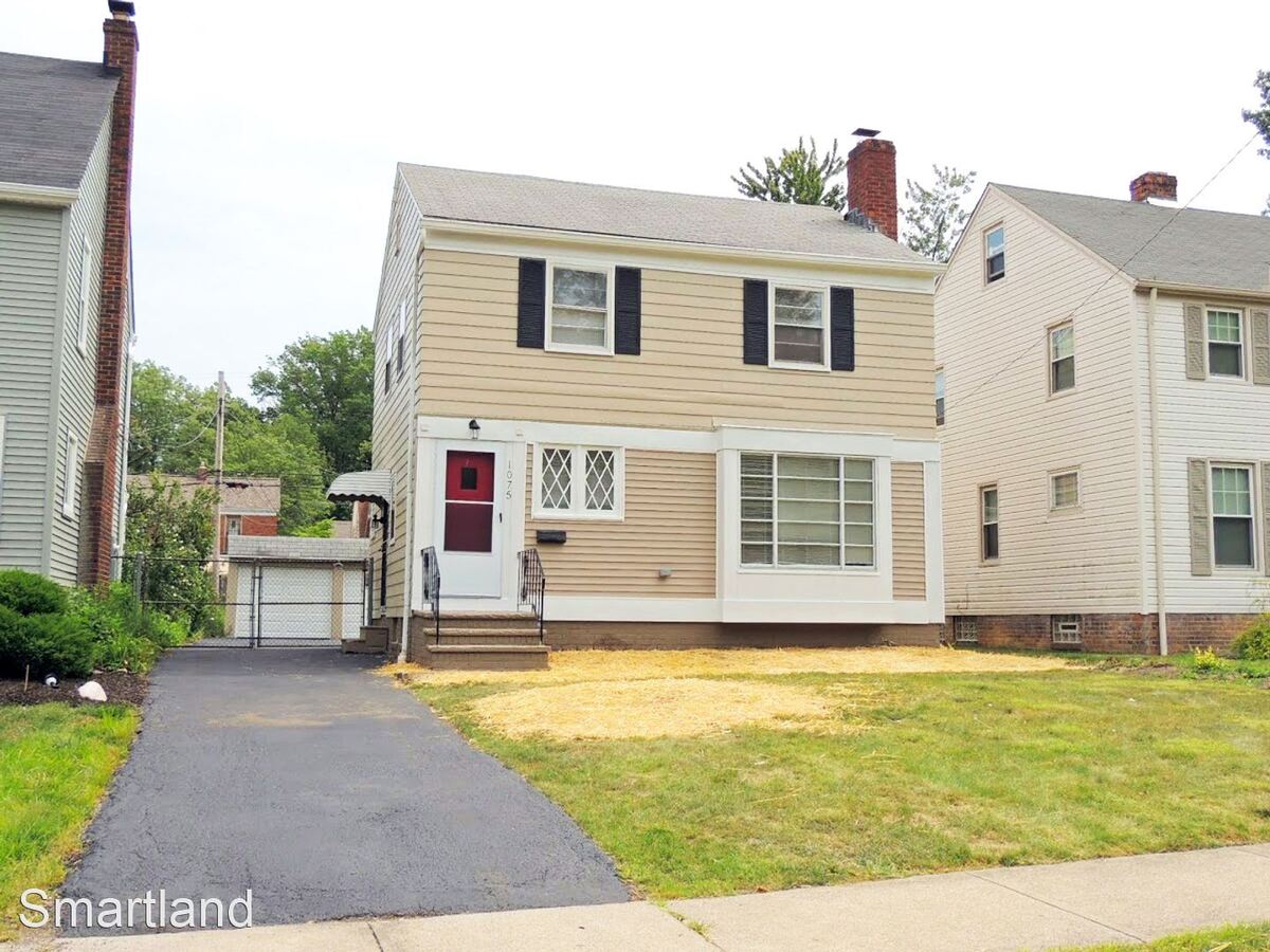 1075 Pembrook Rd Cleveland Heights, OH House for Rent