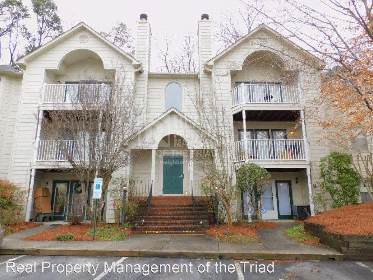 5930 H W Friendly Ave Greensboro, NC House for Rent