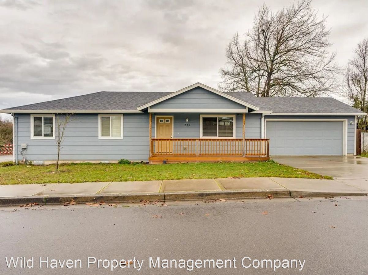 540 N 1st St and 105 E Garfield St Carlton, OR Apartment for Rent