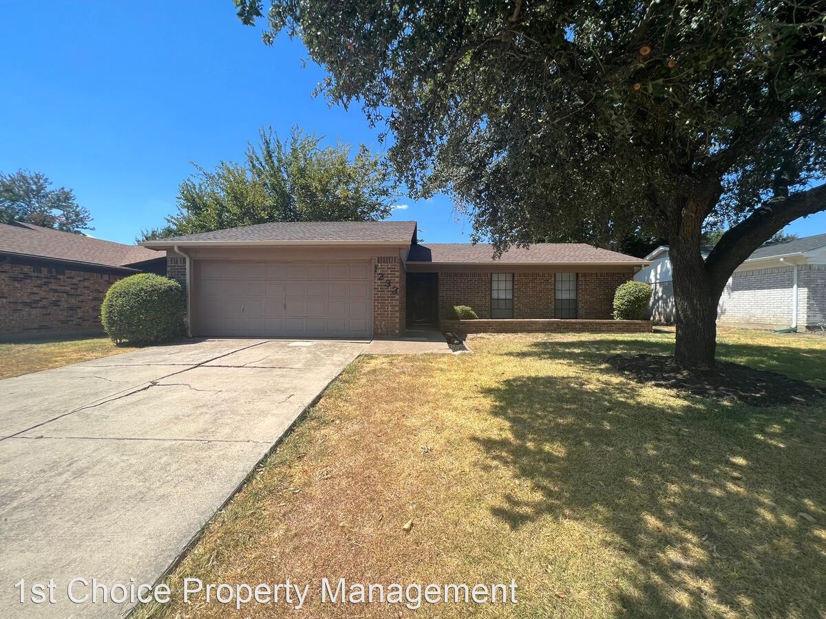 1233 N Knowles Dr Saginaw, TX House for Rent Rentable