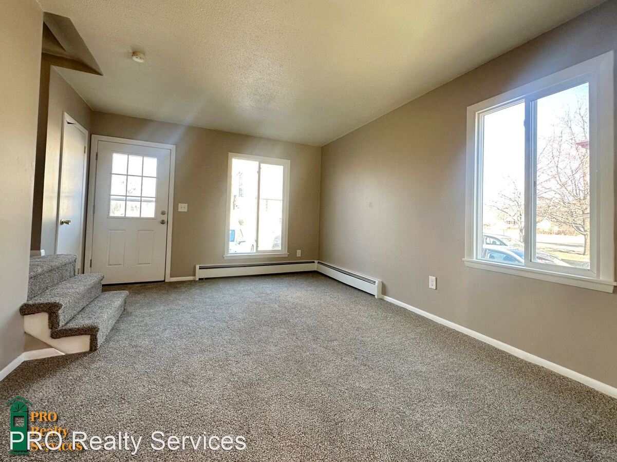 3825 3827 Lake Dr Robbinsdale, MN Apartment for Rent