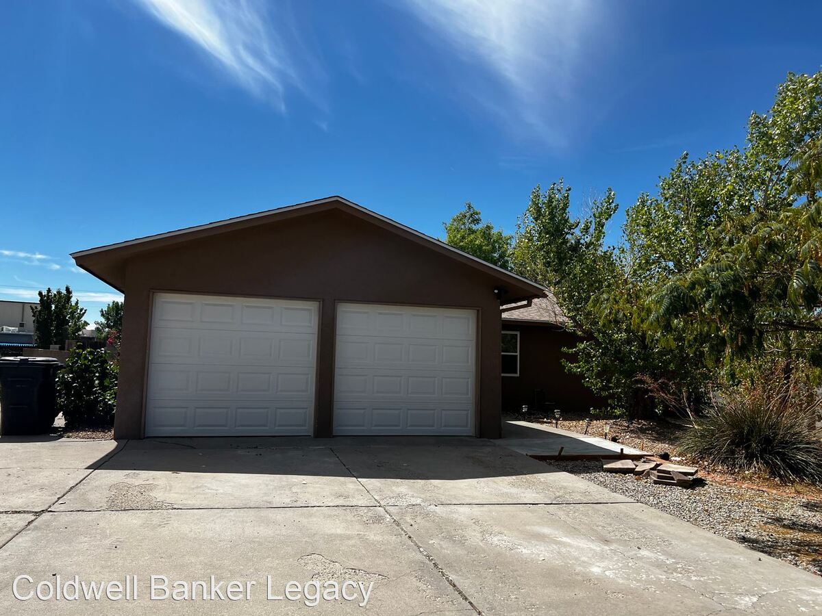 8104 Ruidoso Rd Albuquerque, NM House for Rent Rentable