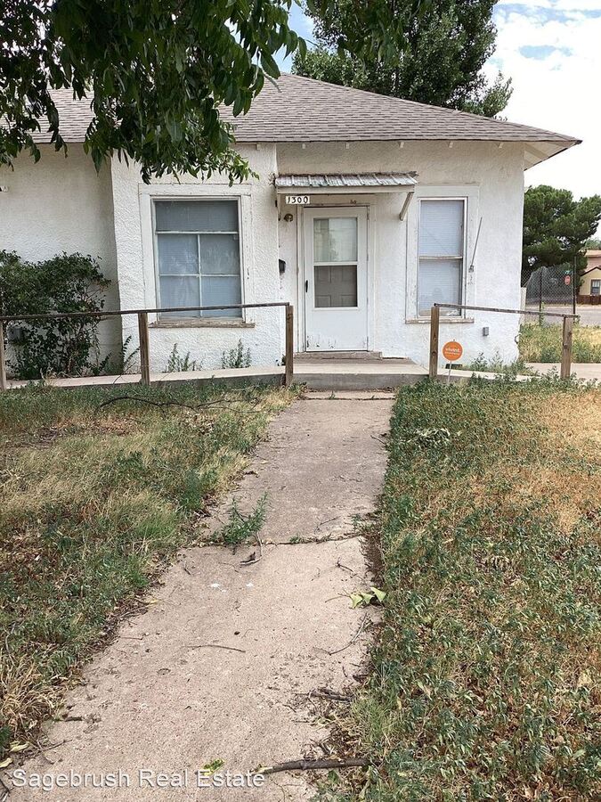 1300 S Ave Portales, NM House for Rent Rentable