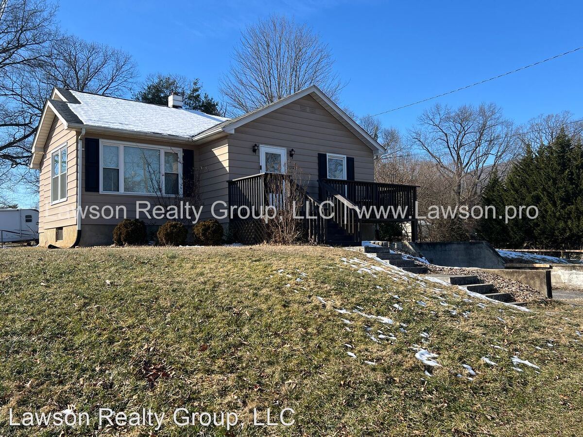 3742 Ellen Dr Salem, VA House for Rent Rentable