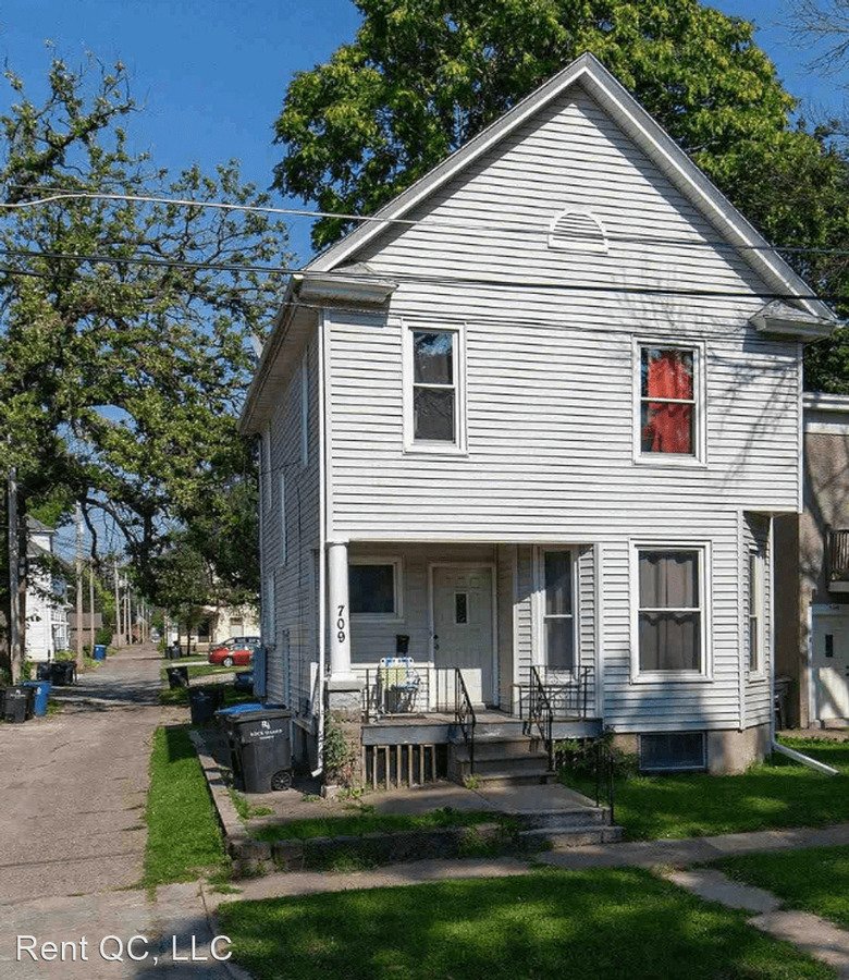 709 709 1/2 42Nd St Rock Island, IL Apartment for Rent