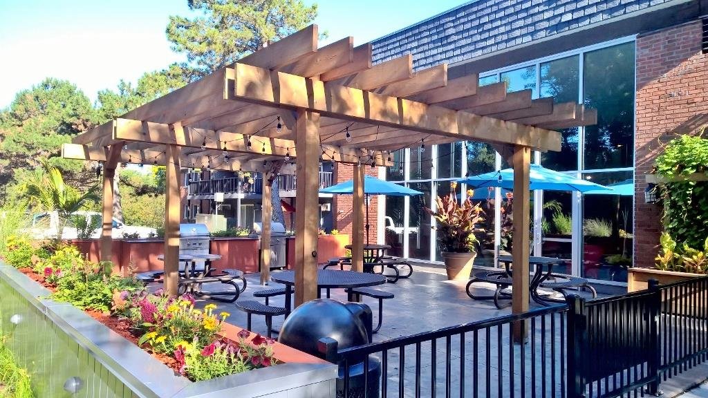 Aquarius Apartments 2425 W County Rd C2 Roseville, MN