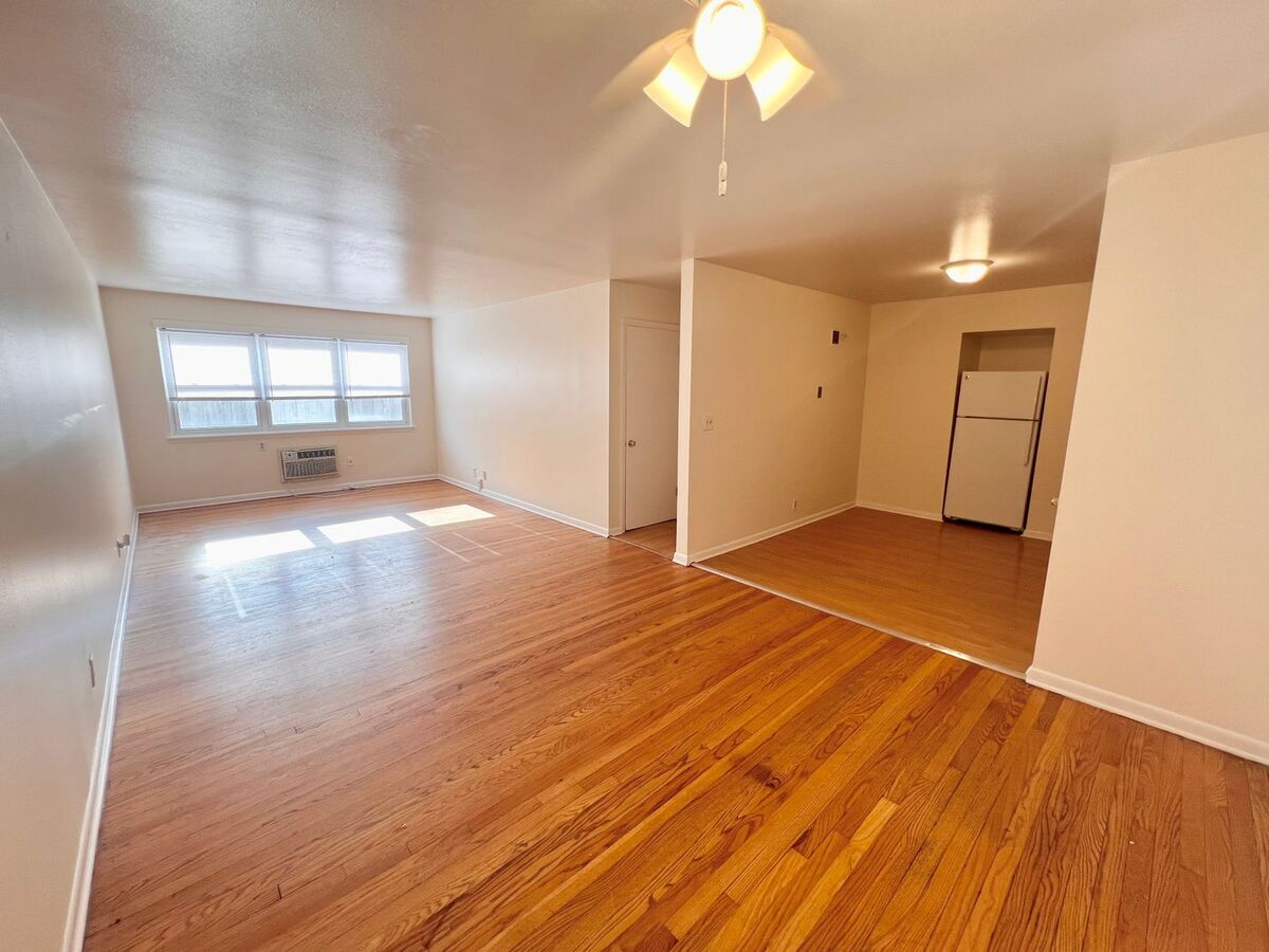 Packard Ave 2bedroom Apartment W/ Two Parking... Cudahy, WI