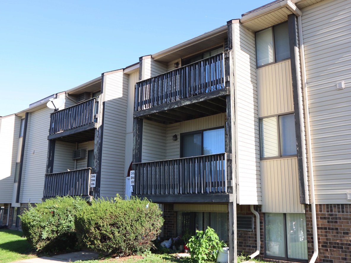 Windemere Apartments 2410 W Willow St Lansing, MI