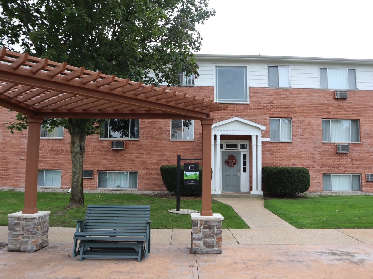 Heritage Arms Apartments 6123 Eastman Ave Midland, MI